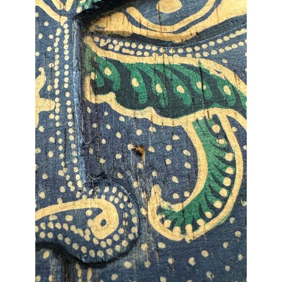 Hand Carved Wood Cat Face Box Covered in Hand Dyed Batik - Picture 13 of 14